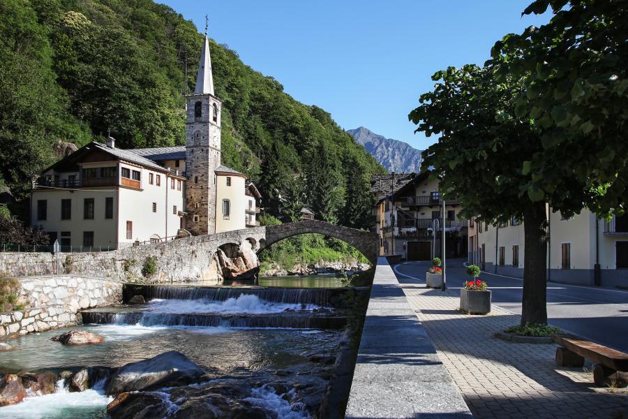 Mostra di pittura "La montagna, i fiori e la sua gente"