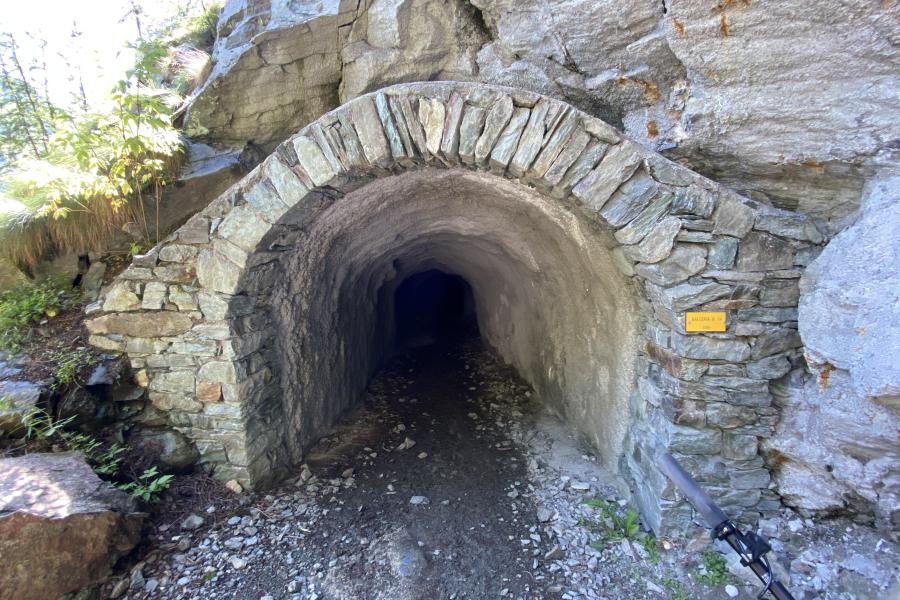 14 tunnel scavati nella Roccia