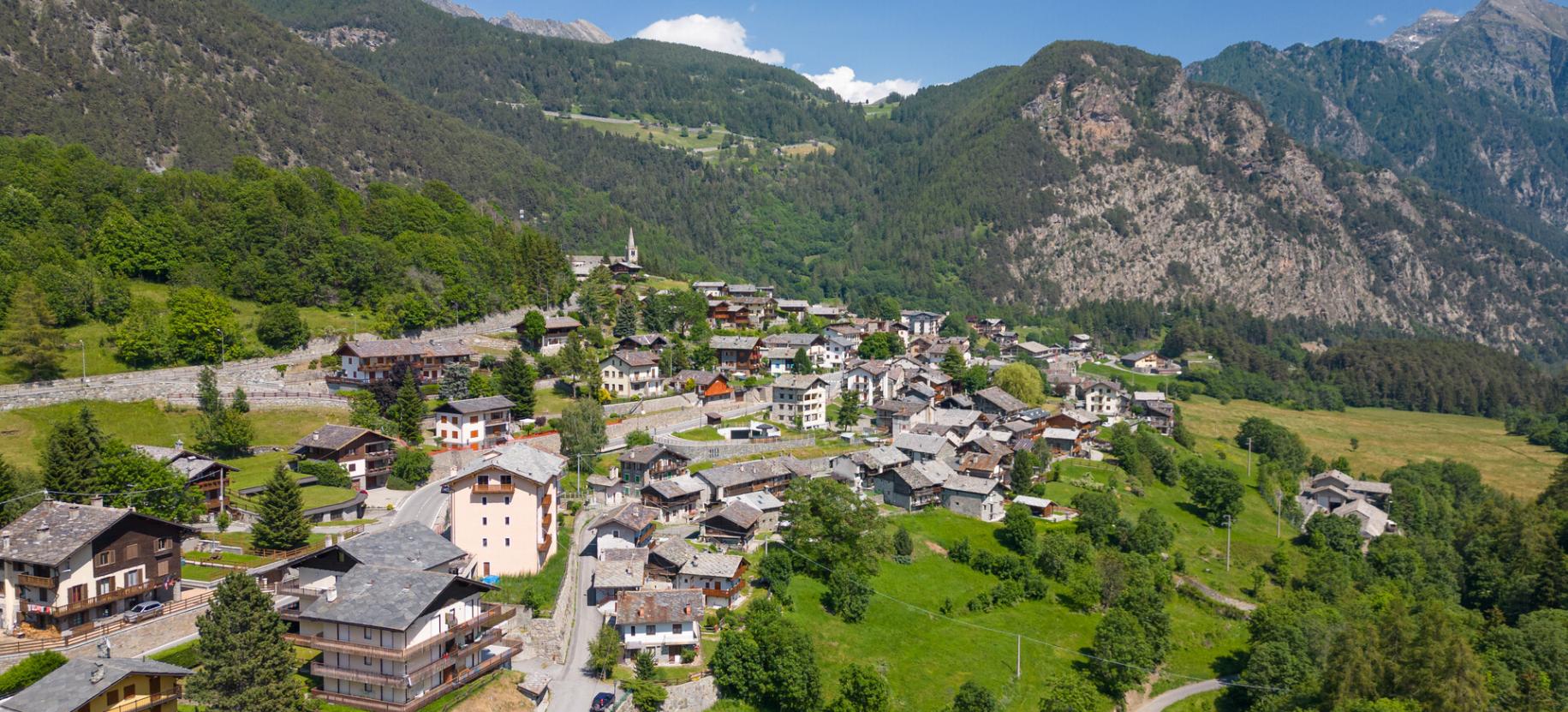 Veduta di Brusson  Escape Village i misteri del Monte Rosa