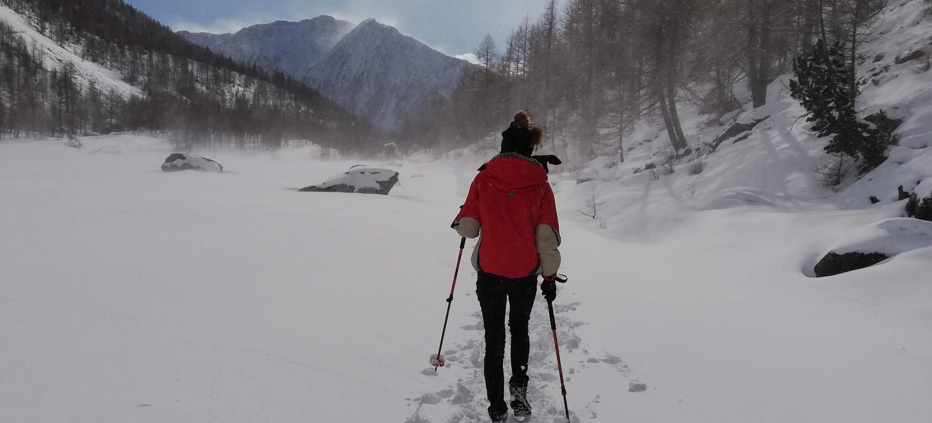 SNOWSHOE HIKE TO LAGO BLU