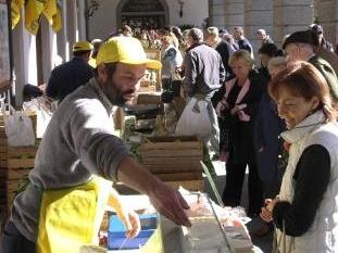 Lo Tsavèn - mercato dei prodotti locali