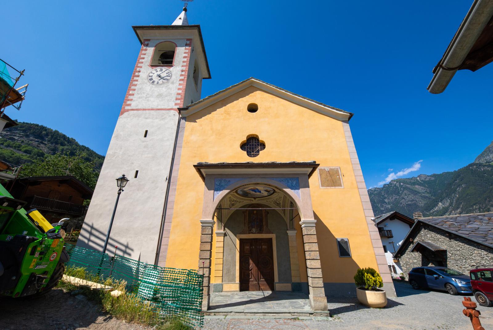 Chiesa di Challand-Saint-Anselme esterno  Monterosa Classica: Virtuosités sur les Six Cordes