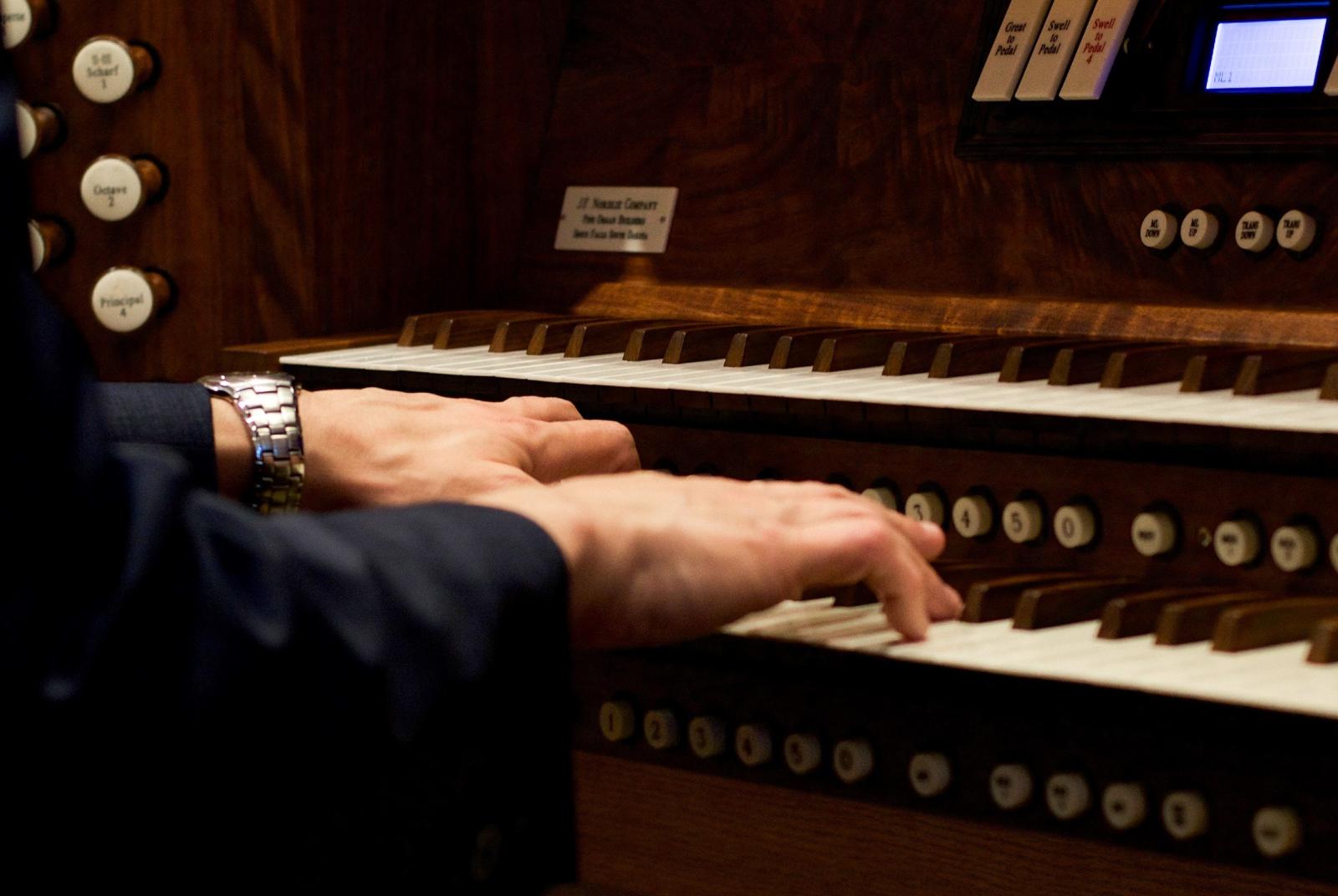 Organ concert and cello