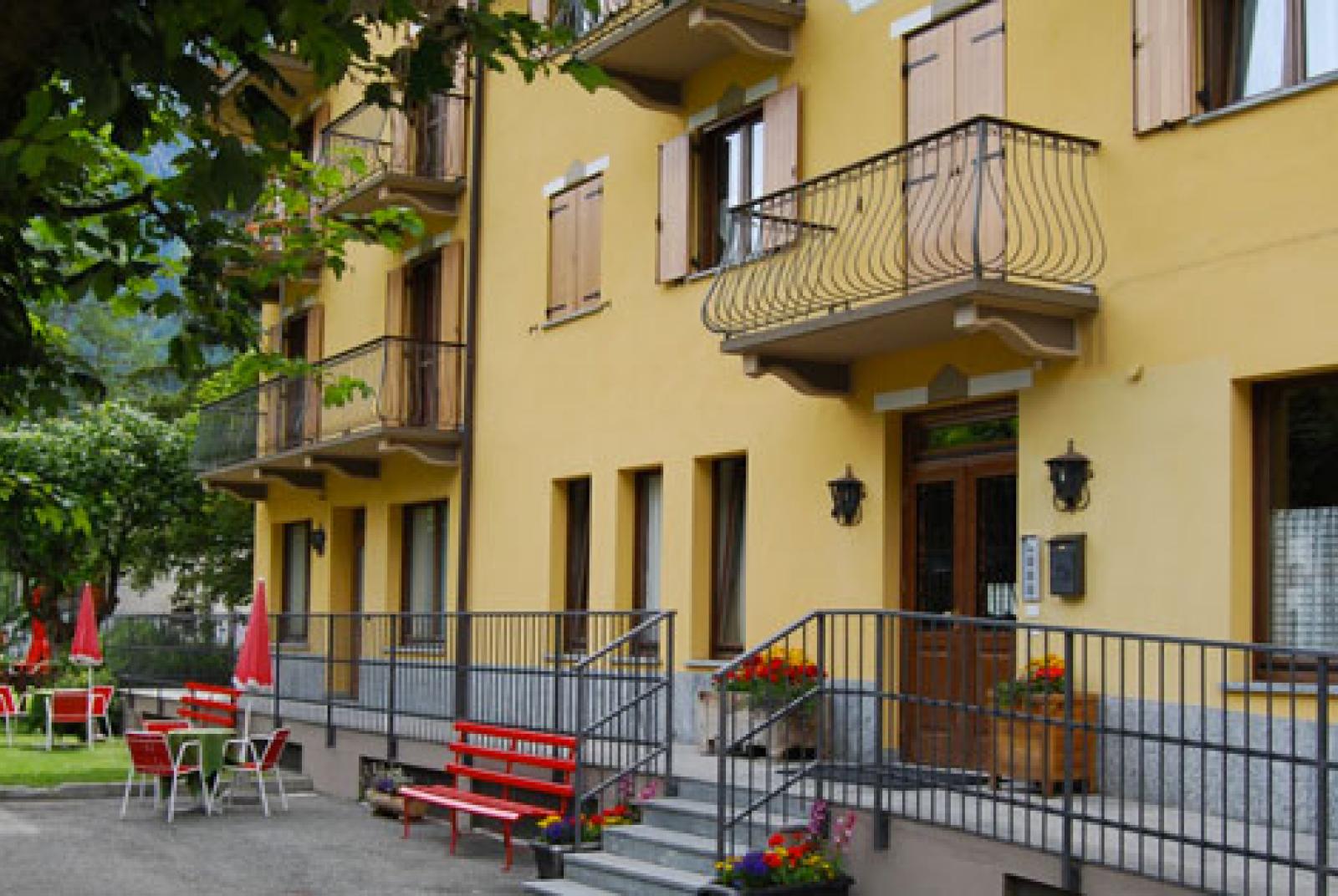 RESIDENZA HOTEL MONTE ROSA RESIDENZA HOTEL MONTE ROSA